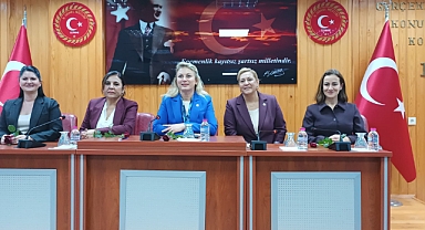 CHP'li Kadın Heyetinden Edirne İl Genel Meclisi'ne Anlamlı Ziyaret