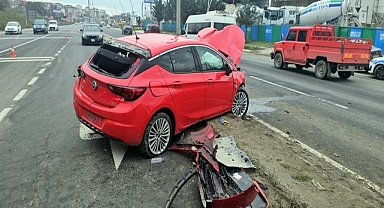 Karşı yöne geçen otomobil, kırmızı ışıkta bekleyen araçlara çarptı