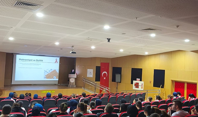 Kırklareli Eğitim ve Araştırma Hastanesi'nde Dünya AIDS Günü Etkinliği Düzenlendi