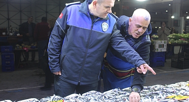 Kırklareli Kapalı Pazarında Zabıta Ekiplerinden Fiyat Etiketi Denetimi