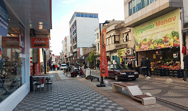 Kırklareli'nde Esnaflar Yılbaşı Arifesinde Yoğun Alışveriş Bekliyor