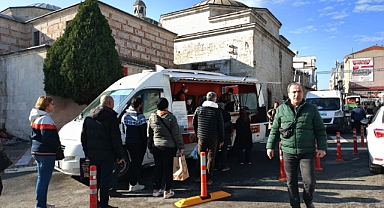 Kırklareli'nde Hayır Lokması Bereketi: Vatandaşlar Uzun Kuyruklar Oluşturdu