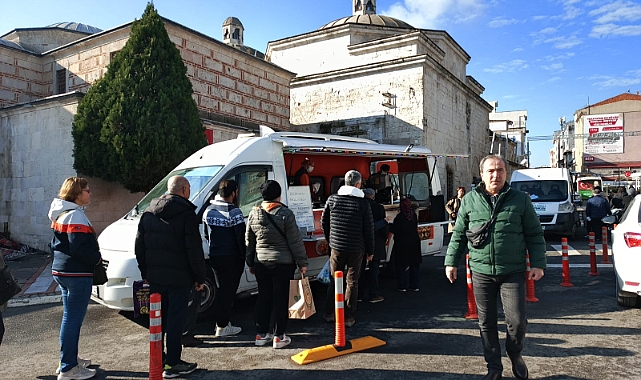 Kırklareli'nde Hayır Lokması Bereketi: Vatandaşlar Uzun Kuyruklar Oluşturdu
