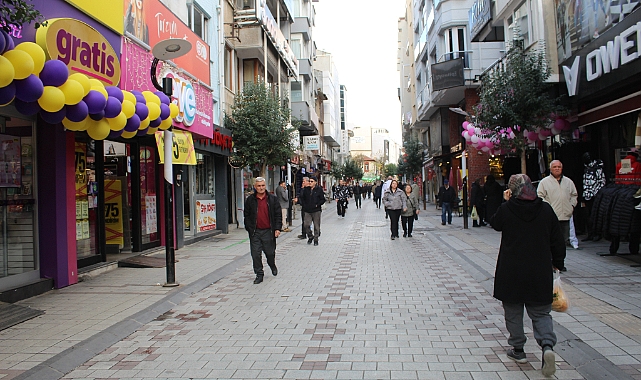Kırklareli'nde Vatandaşlar Aralık Ayı İndirimlerini Kovalıyor
