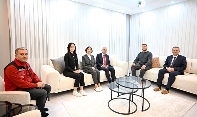 Kırklareli Valisi Uğur Turan'dan Genç Çifte Anlamlı Ziyaret