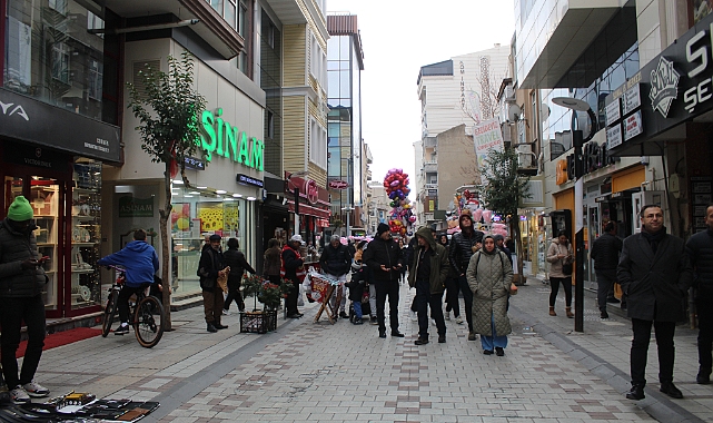 Kırklarelililer Yeni Yıla Alışveriş Coşkusuyla Giriyor