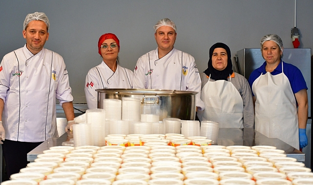 Lüleburgaz Belediyesi'nin Sevgi Mutfağı, Dayanışmayı Sofralara Taşıyor