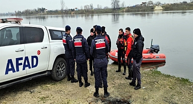 Meriç Nehri'ne botla açılan Ensar'dan 4 gündür haber yok