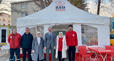 Pınarhisar Kaymakamı Enver Özderin'den Kızılay Kan Toplama Çadırına Ziyaret