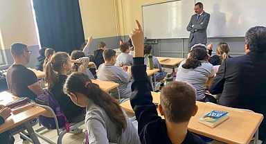 Pınarhisar Kaymakamı Enver Özderin'den Öğrencilere Okuma Saati Sürprizi