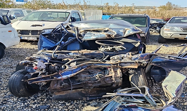 Tekirdağ'da 3 aracın karıştığı kazada 2 kardeş öldü