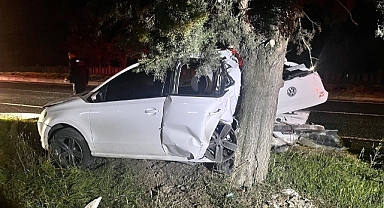 Tekirdağ’da kontrolden çıkan otomobil ağaca çarptı; 1 yaralı