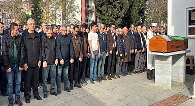 Üniversitede 2'nci kattan düşen büro personeli Selda, son yolculuğuna uğurlandı