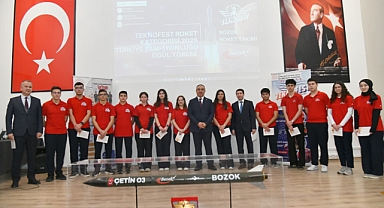 Vali Soytürk TEKNOFEST'de Roket Yarışmasında Türkiye 1.'si Olan Öğrencileri Tebrik Etti