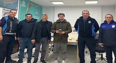 Yanlışlıkla konteynere attığı cüzdanı, çöp kamyonunda bulundu