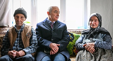 71 Yıllık Sevgiye Anlamlı Ziyaret: Vali Uğur Turan'dan Kalyoncu Çiftine Vefa