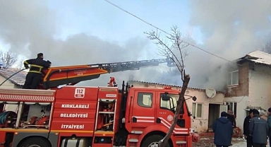 Dereköy'de Kat Kaloriferinden Çıkan Yangına Hızlı Müdahale