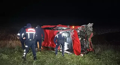 Edirne'de takla atan otomobil tarlaya savruldu: 2 yaralı