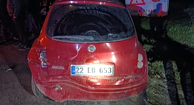 Edirne'de TIR'la çarpışan otomobilde 4 kişi yaralandı