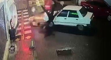 Kazadan sonra yerde yatan sürücüyü kontrol edip olay yerinden kaçtı; o anlar kamerada