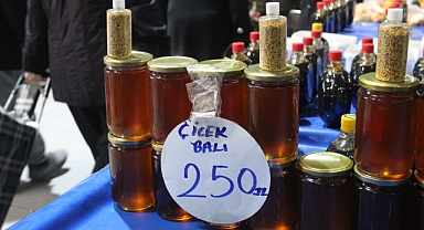 Kırklareli'nde Çilek Balı Kavanozu 250 TL'den Satışta