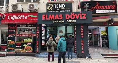 Kırklareli'nde Döviz Büroları Önünde Uzun Kuyruklar