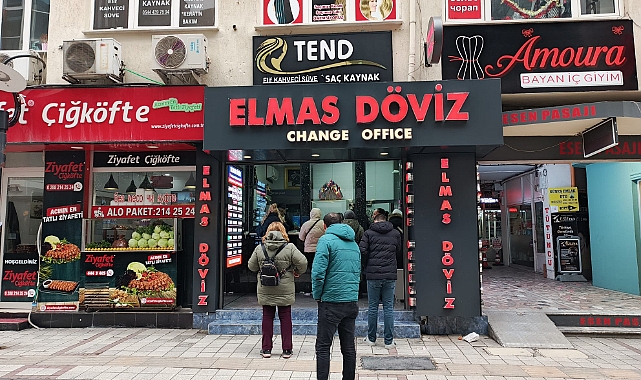 Kırklareli'nde Döviz Büroları Önünde Uzun Kuyruklar