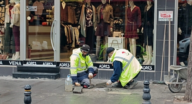 Kırklareli'nde Fevzi Çakmak Bulvarı'nda Kaldırım Düzenlemesi
