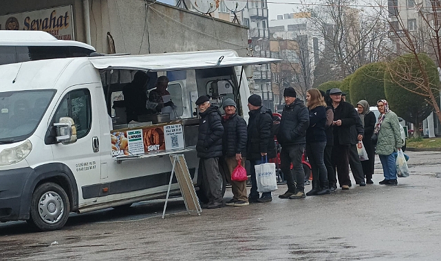 Kırklareli Otogarı'nda Hafta Sonu Sabahı Lokma Dağıtımı