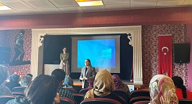 Pınarhisar'da Kadınlara Bilgilendirme ve Yeşil Kurdeleli Etkinlik