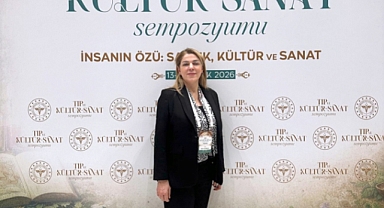 Rektör Rengin Ak, Külliye'deki Sempozyumda