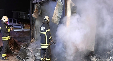 Sitenin güvenlik kulübesinde çıkan yangın büyümeden söndürüldü