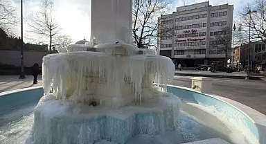 Tekirdağ’da sıcaklık eksi 11’i gördü, süs havuzları dondu