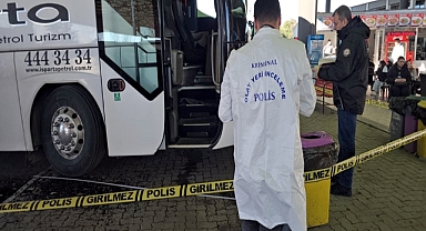 Yanlış vitese alınan otobüs, yedek şoför ile muavine çarptı; 1 ölü, 1 yaralı