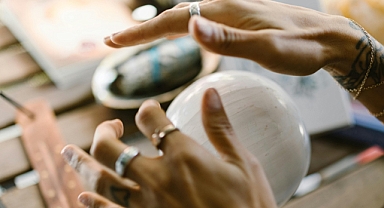 26 Şubat 2026 Perşembe Günlük Burç Yorumları: Kariyerde Kritik Karar!