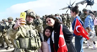 Almanya'da NATO tatbikatına katılacak Mehmetçikleri, aileleri uğurladı
