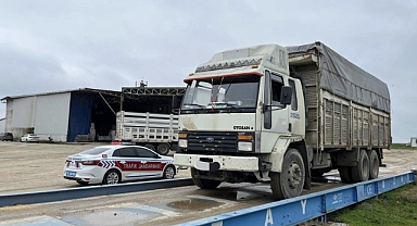 Edirne'de taşıma sınırını aşan 3 kamyon sürücüsüne 191 bin lira ceza