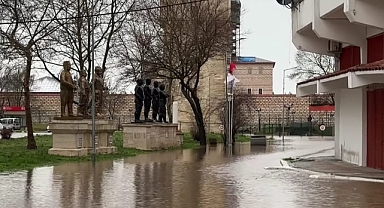 Edirne'de Taşkın Alarmı: Nehirler Yükseldi, Tarım Arazileri Sular Altında