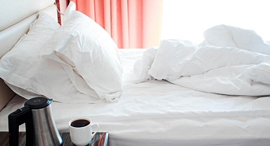 Evde beyaz çarşafları nasıl beyazlatabilirsiniz: 4 etkili yöntem