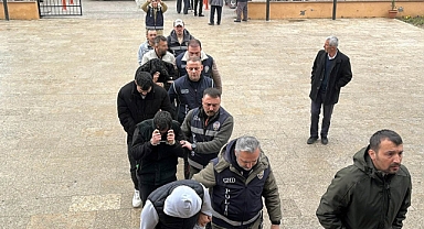 Suç örgütü üyesini diplomatik plakalı araçla yurt dışına kaçıran 6 şüpheli yakalandı