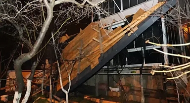 Tekirdağ'da fırtına; çatılar uçtu, ağaçlar devrildi