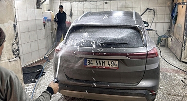 Tekirdağ'da toz taşınımı; araçlar çamurla kaplandı