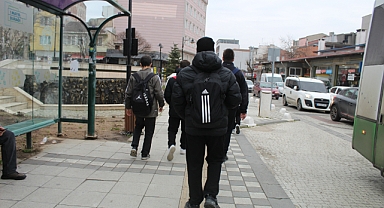 Türkiye'de Akran Zorbalığı Alarmı: Şiddet Olayları Gençleri Hedef Alıyor