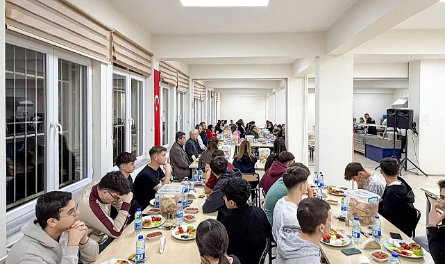 Valilikten Öğrencilere Sahur Ziyareti