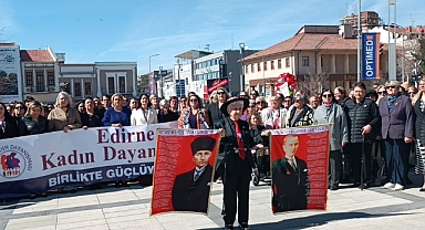 8 Mart'ta Edirne'de Kadın Dayanışması: Zübeyde Hanım Büstüne Çiçek, Atatürk Anıtı'na Yürüyüş