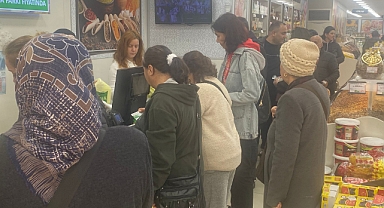 Bayrama Günler Kala Şeker ve Kuruyemişçilerde Yoğunluk