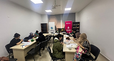 ÇERKEZKÖY'DE KADINLARIN EL EMEĞİ SEVGİYLE ÖRÜLDÜ