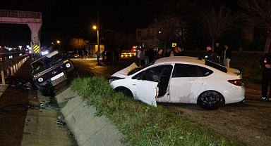 Edirne'de cip ile otomobilin çarpıştığı kazada 3 kişi yaralandı: Kaza sonrası kaçan kedi bulunamadı