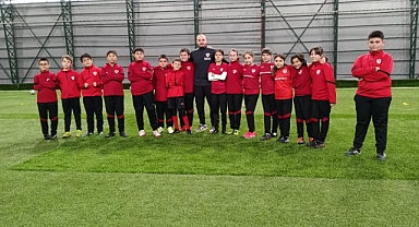 Kırklareli Çalhanoğlu Futbol Okulu'nda Çok Yönlü Eğitim Devam Ediyor