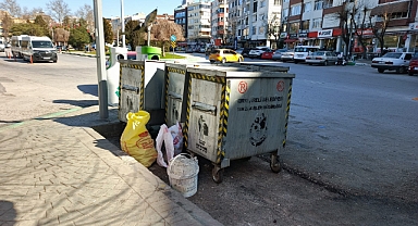 Kırklareli'nde Çöp Sorunu Bitmiyor: Temizlenen Konteynerlerin Etrafı Yine Dolu